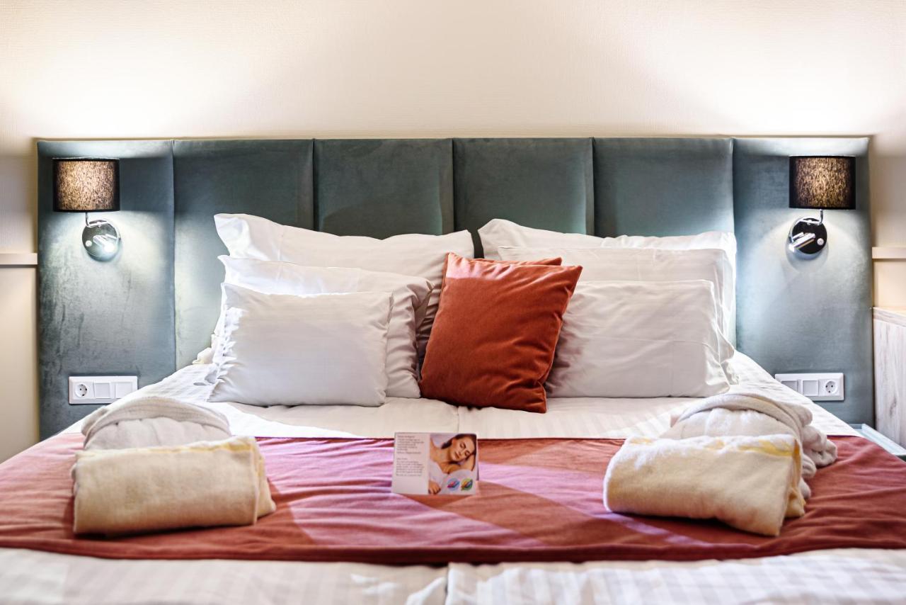 Holiday Club Apartman Hotel เฮวิซ ภายนอก รูปภาพ