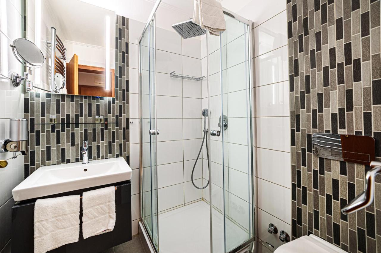 Holiday Club Apartman Hotel เฮวิซ ภายนอก รูปภาพ