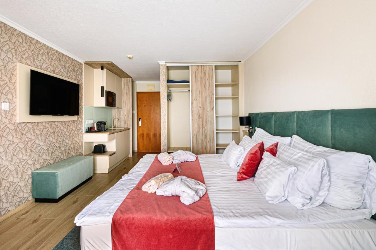 Holiday Club Apartman Hotel เฮวิซ ภายนอก รูปภาพ