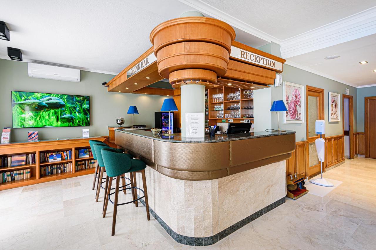Holiday Club Apartman Hotel เฮวิซ ภายนอก รูปภาพ