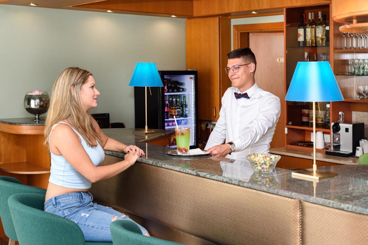 Holiday Club Apartman Hotel เฮวิซ ภายนอก รูปภาพ