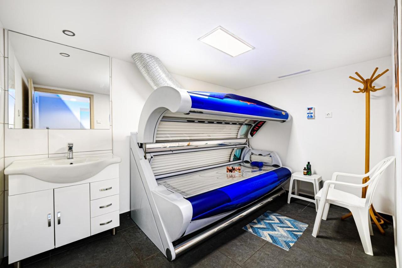 Holiday Club Apartman Hotel เฮวิซ ภายนอก รูปภาพ