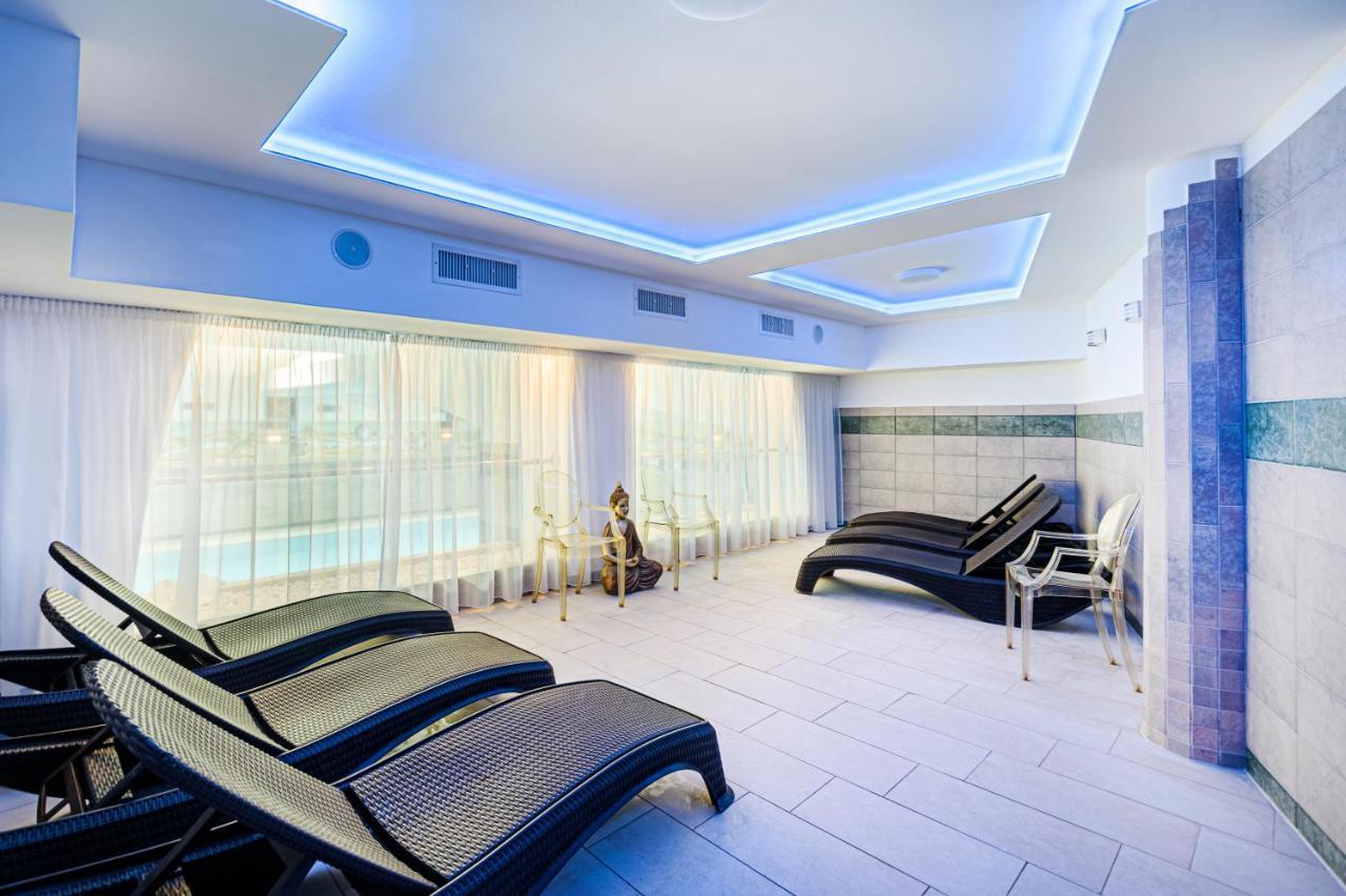 Holiday Club Apartman Hotel เฮวิซ ภายนอก รูปภาพ