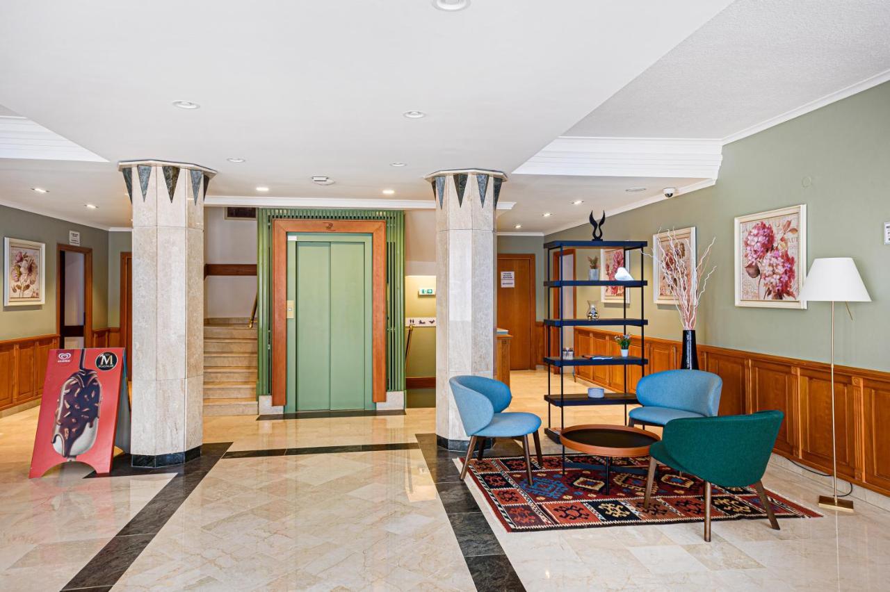 Holiday Club Apartman Hotel เฮวิซ ภายนอก รูปภาพ