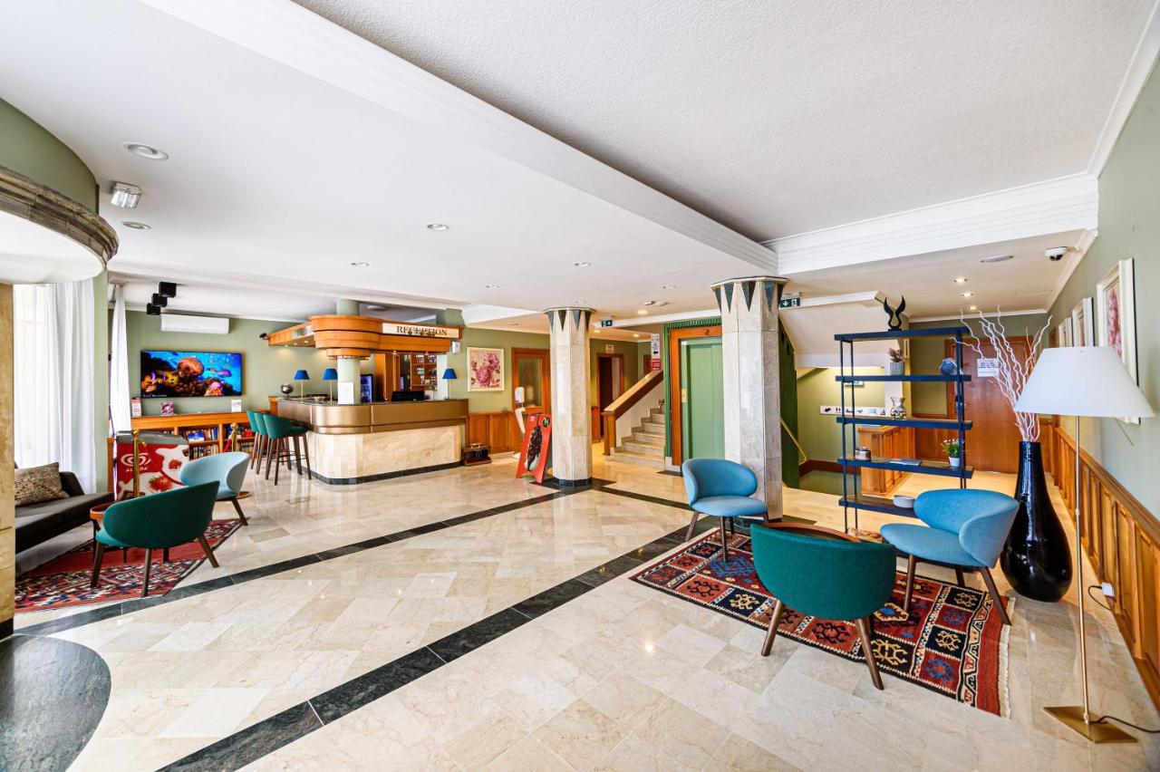 Holiday Club Apartman Hotel เฮวิซ ภายนอก รูปภาพ