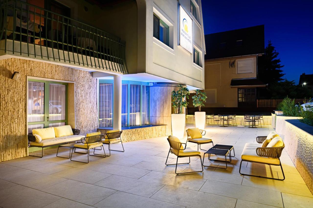 Holiday Club Apartman Hotel เฮวิซ ภายนอก รูปภาพ