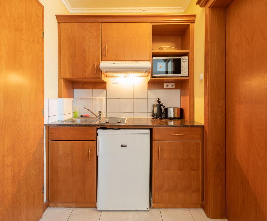 Holiday Club Apartman Hotel เฮวิซ ภายนอก รูปภาพ