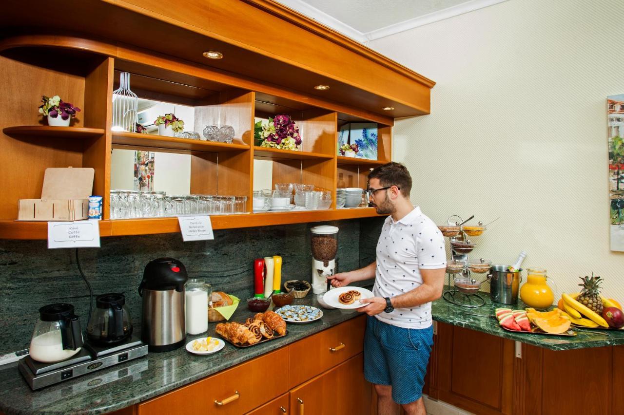 Holiday Club Apartman Hotel เฮวิซ ภายนอก รูปภาพ